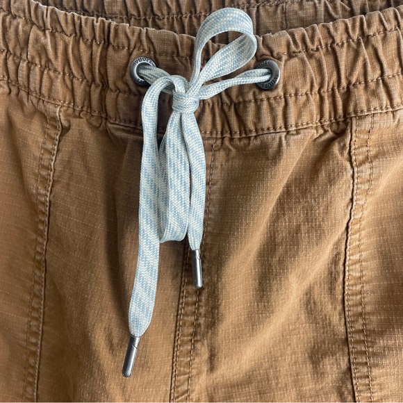 Vuori Women's Drawstring Utility Jogger Pants in Brown/ Caramel Small - Picture 3 of 7
